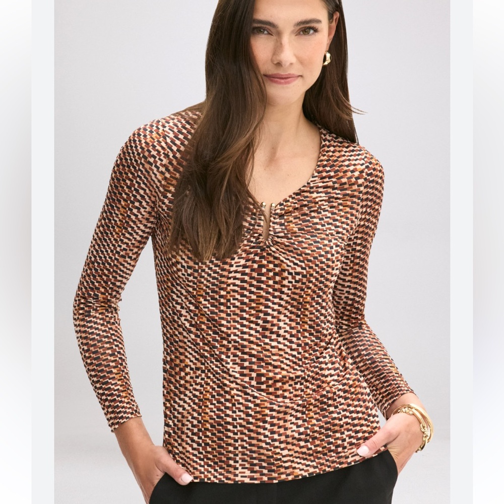 Laura Tile Print U-Ring 3/4 Sleeve Top Brown Pattern